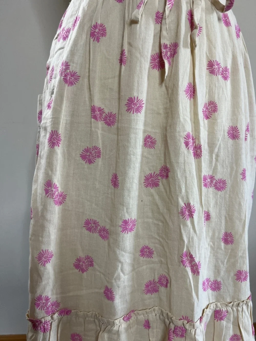 🧴🥯🎀👛Cream Midi Skirt with Pink Floral Print